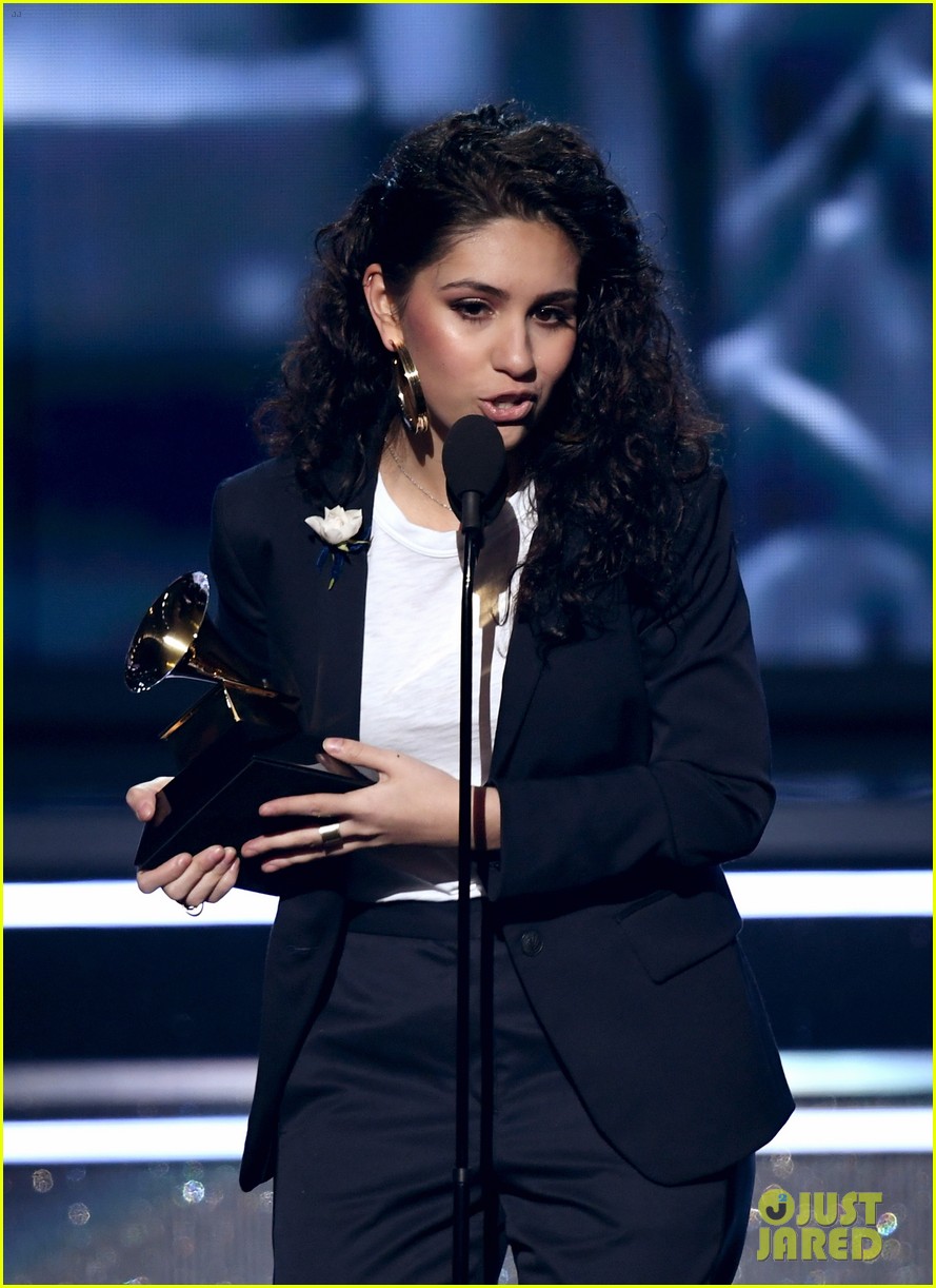 Alessia Cara Wins Best New Artist at Grammys 2018! Photo 4022926
