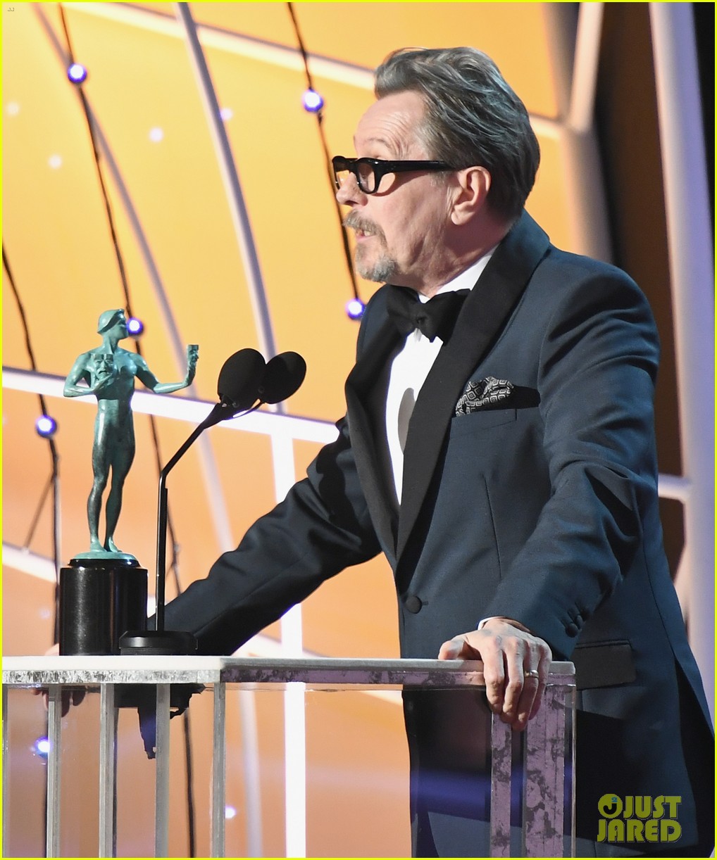 Gary Oldman Wins Best Actor in a Leading Role at SAG Awards 2018