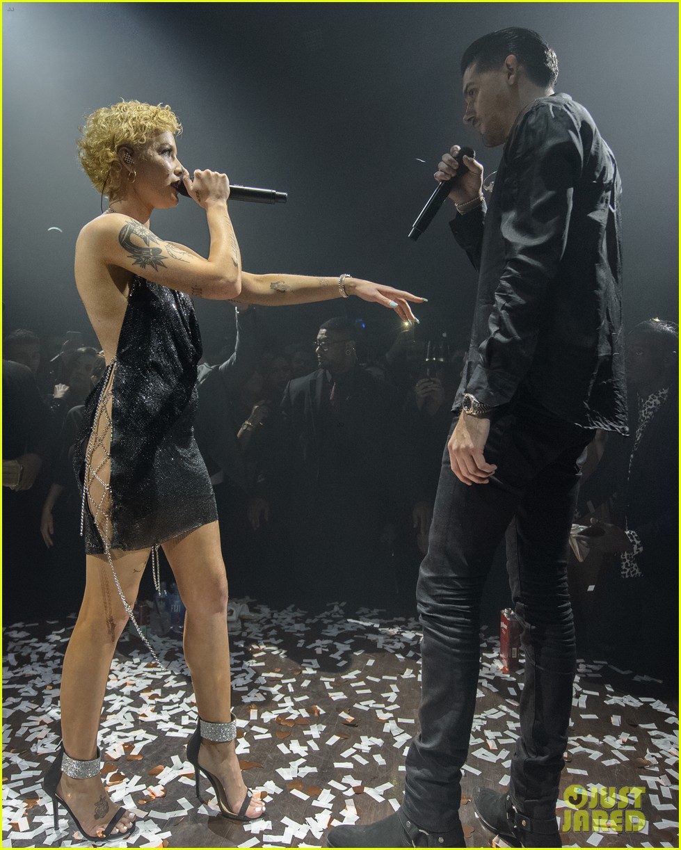 Halsey & GEazy Share Midnight Kiss During NYE Performance in Miami