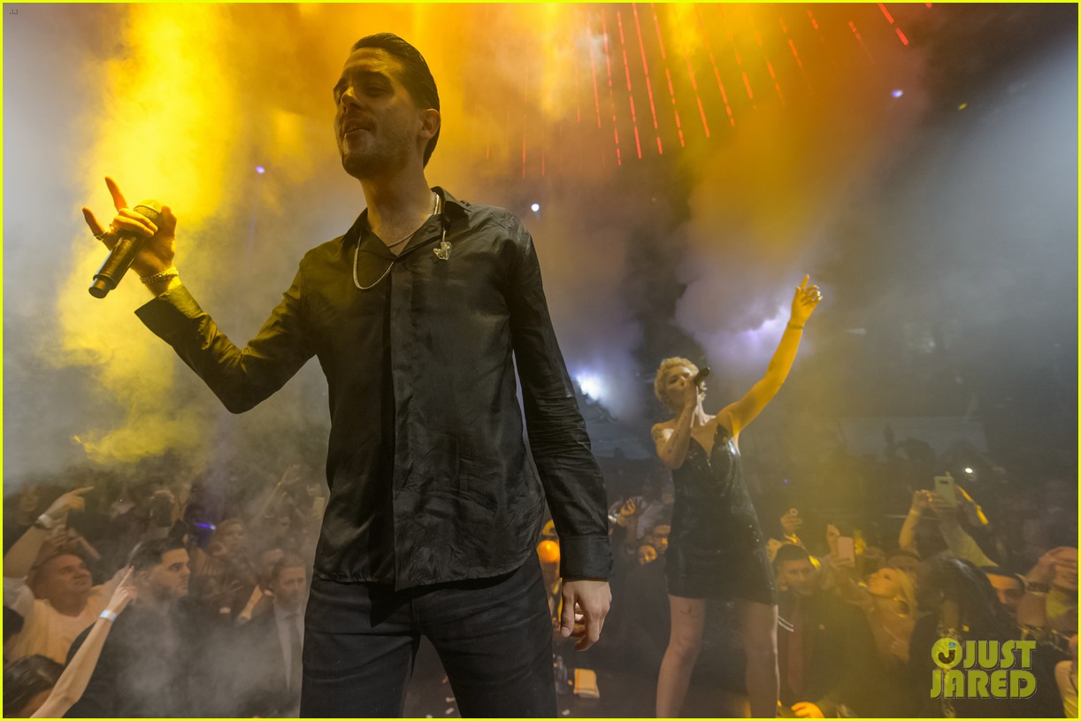 Halsey & GEazy Share Midnight Kiss During NYE Performance in Miami