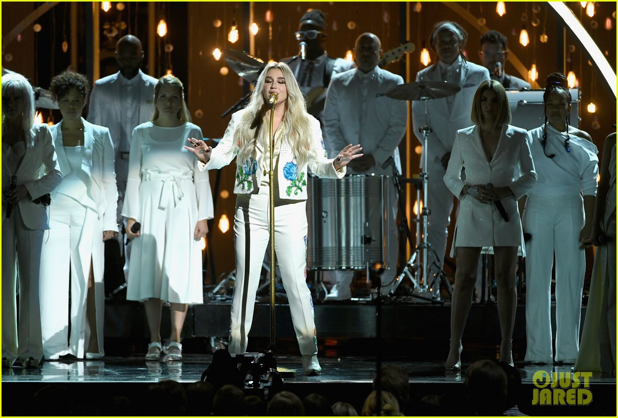 Celebrities Praise Kesha's Powerful Grammys 2018 Performance Read the