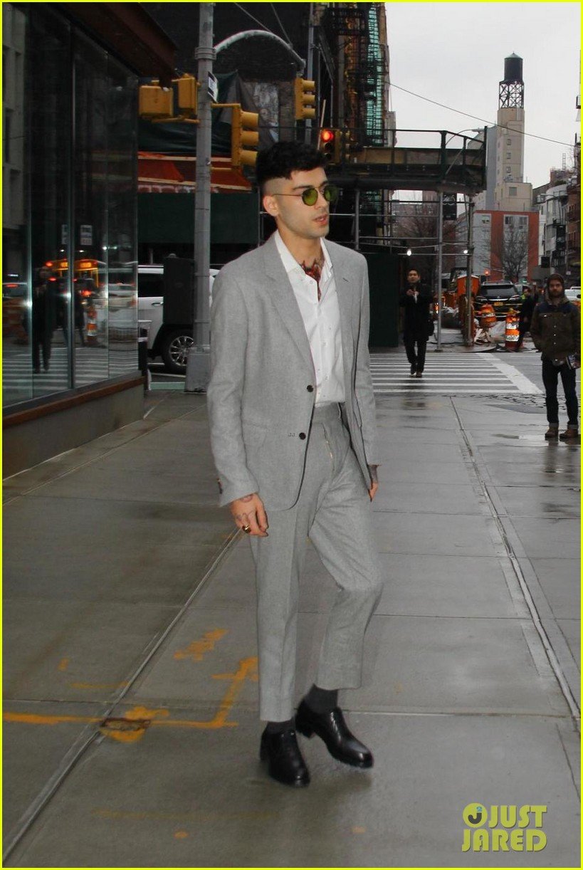 Zayn Malik Leaves Gigi Hadid's Apartment Looking Dapper: Photo 4016023
