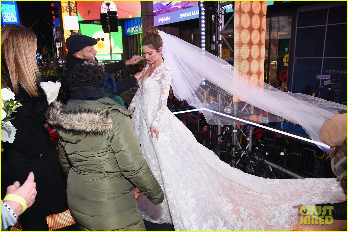 Maria Menounos Marries Keven Undergaro on NYE in Times Square (Photos