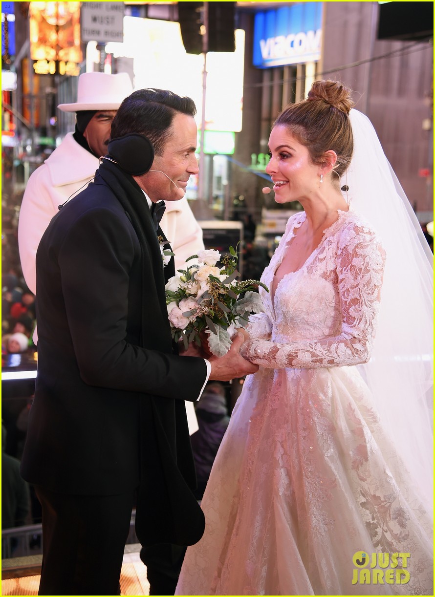 Maria Menounos Marries Keven Undergaro on NYE in Times Square (Photos