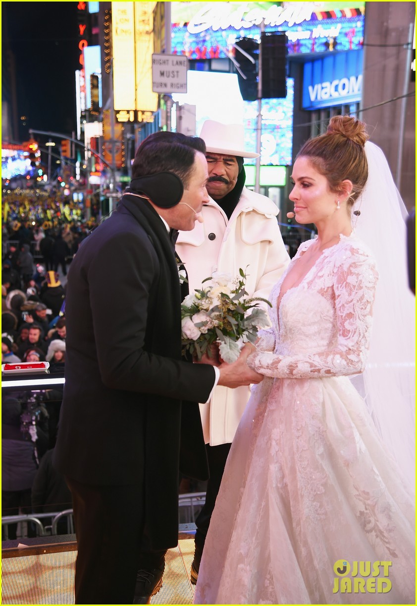 Maria Menounos Marries Keven Undergaro on NYE in Times Square (Photos