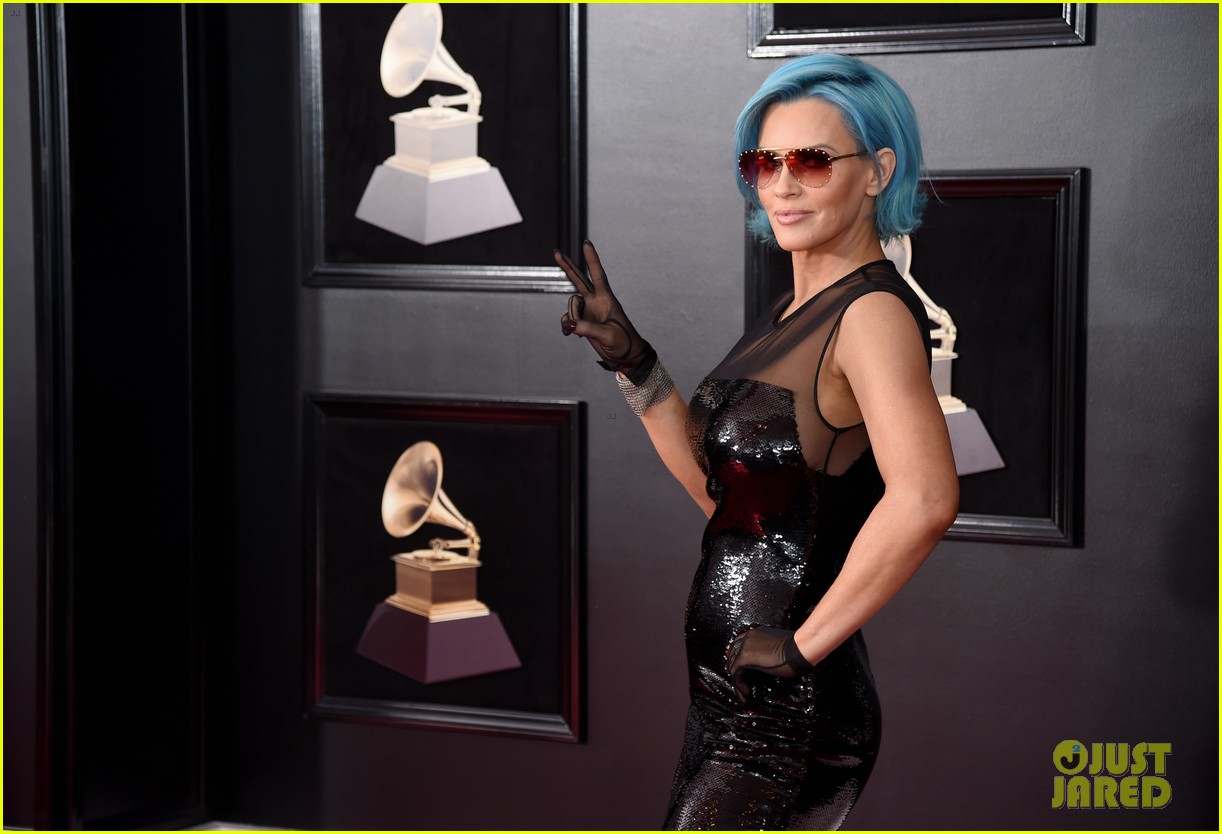 Jenny McCarthy Debuts Blue Hair at Grammys 2018 with Donnie Wahlberg