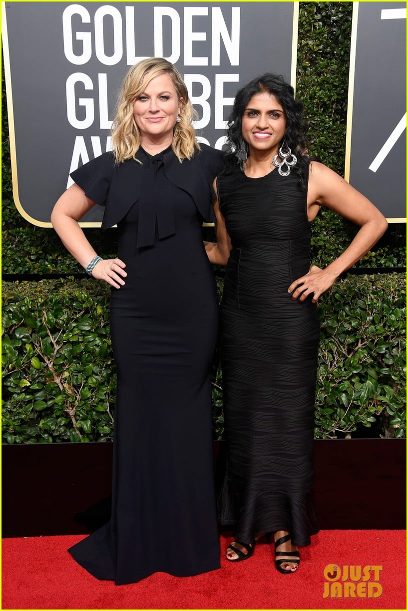 Amy Poehler Walks Golden Globes 2018 Red Carpet with Activist Saru(02)