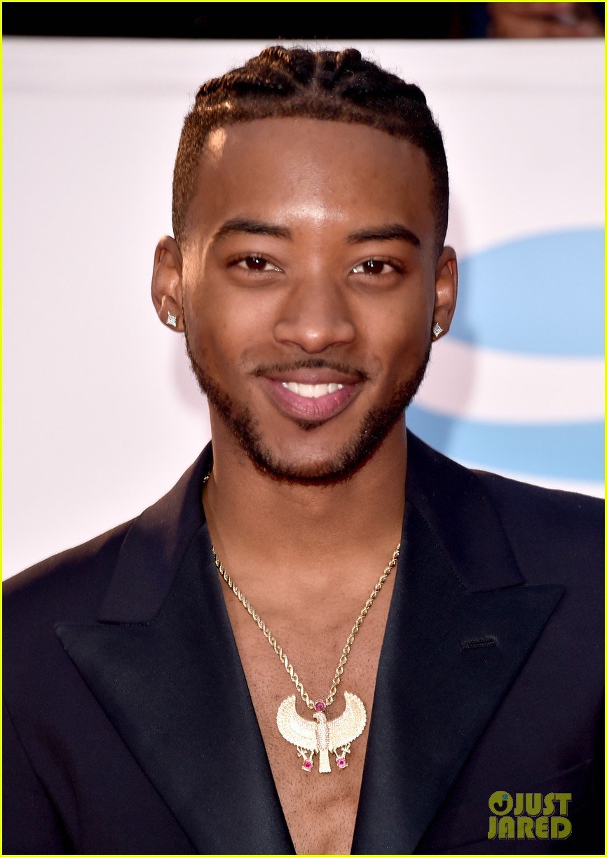 This Is Us' Sterling K. Brown Joins Mandy Moore & Others at NAACP Image