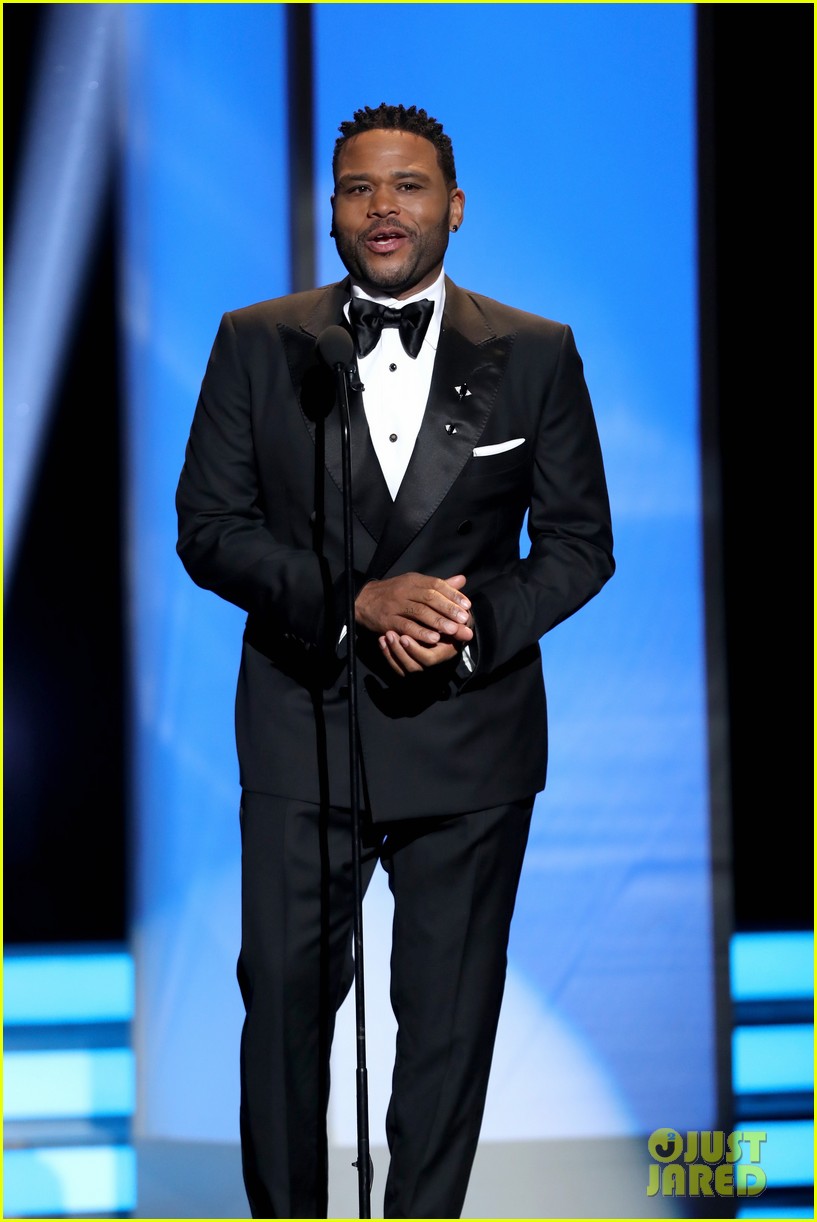 This Is Us' Sterling K. Brown Joins Mandy Moore & Others at NAACP Image