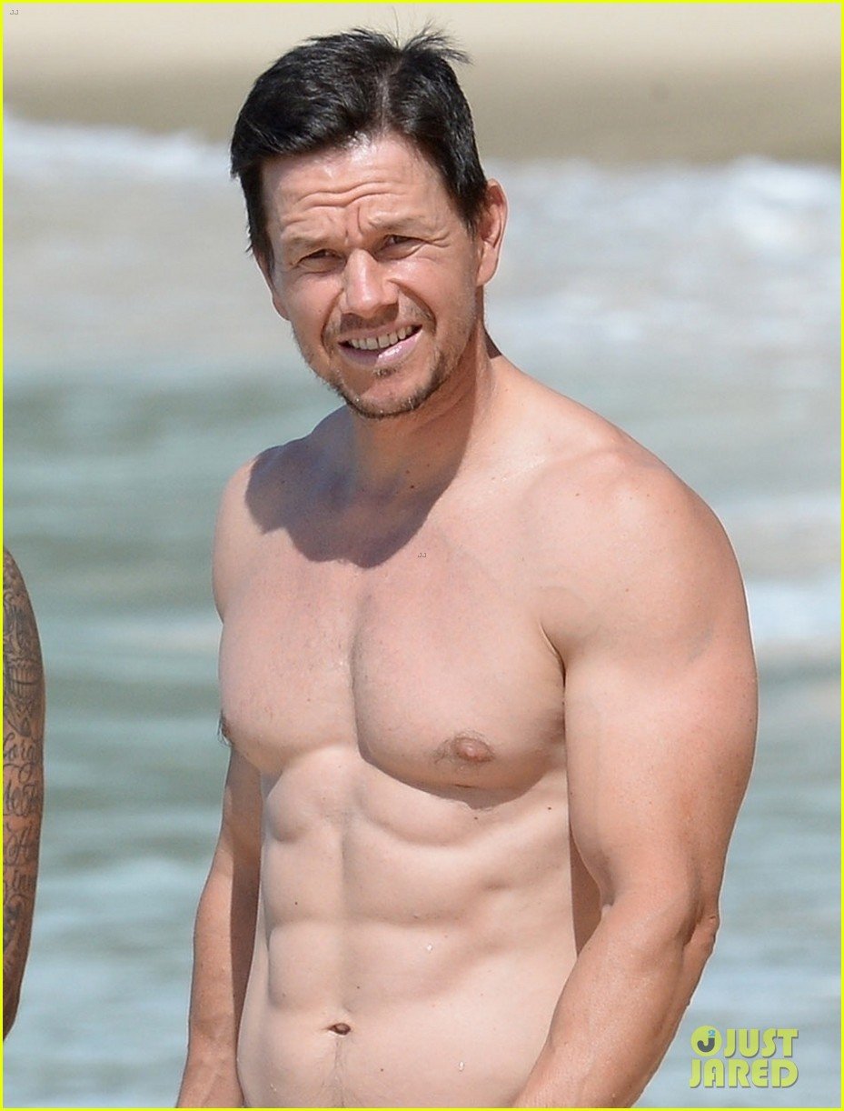 Mark Wahlberg is kicking off 2018 by showing off his super hot body! 