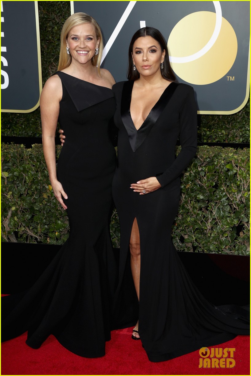 Reese Witherspoon & Eva Longoria Pose Together at Golden Globes 2018(02)