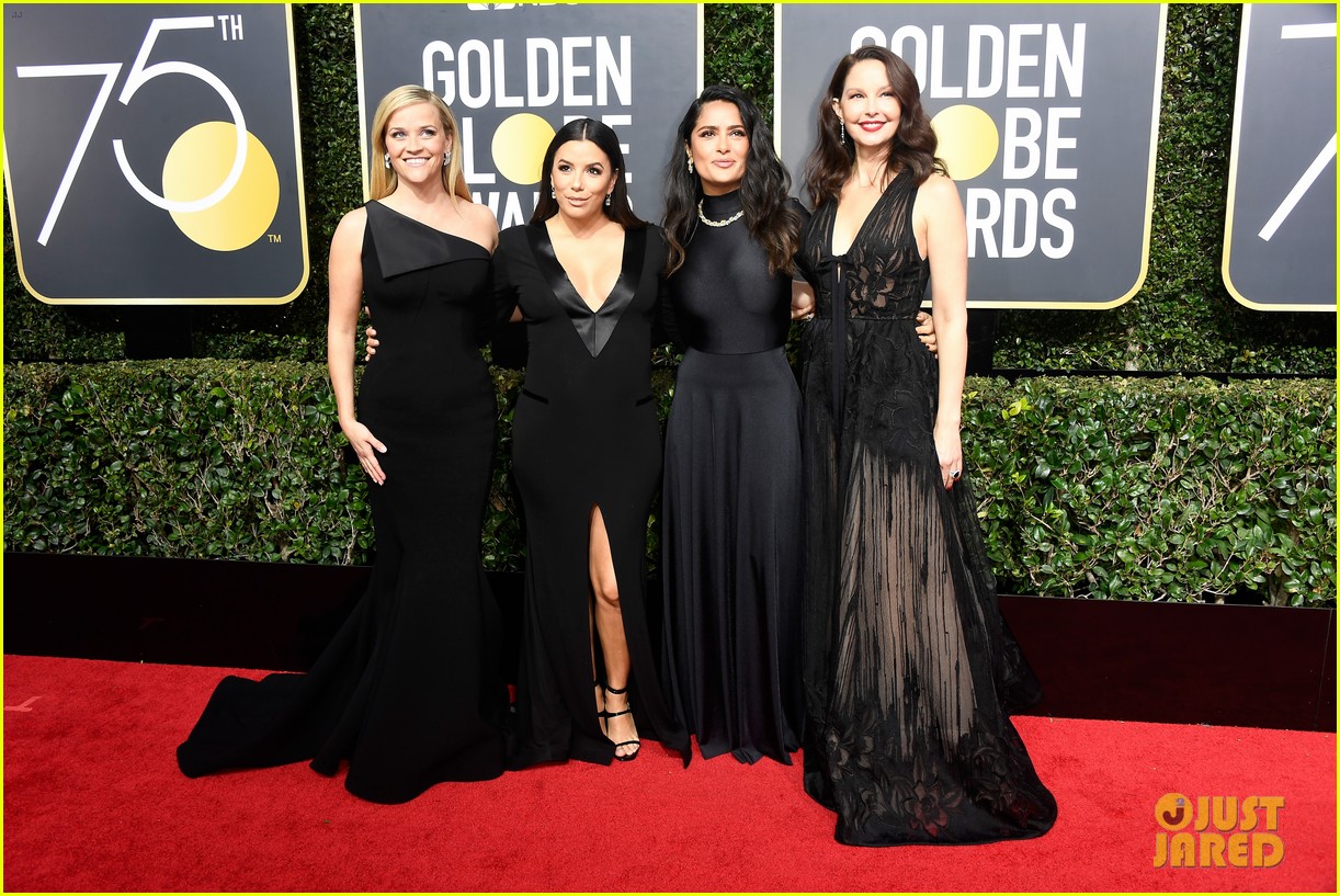 Reese Witherspoon & Eva Longoria Pose Together at Golden Globes 2018