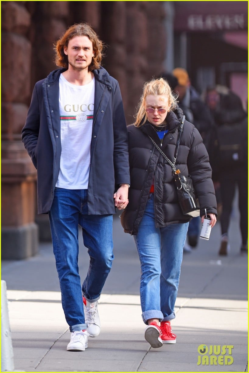 Photo: dakota fanning boyfriend valentines day date 04 | Photo 4033087