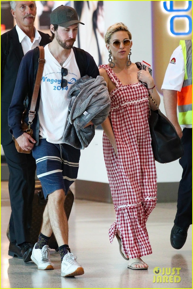 Kate Hudson & Boyfriend Danny Fujikawa Jet Out of Sydney Photo 4036582