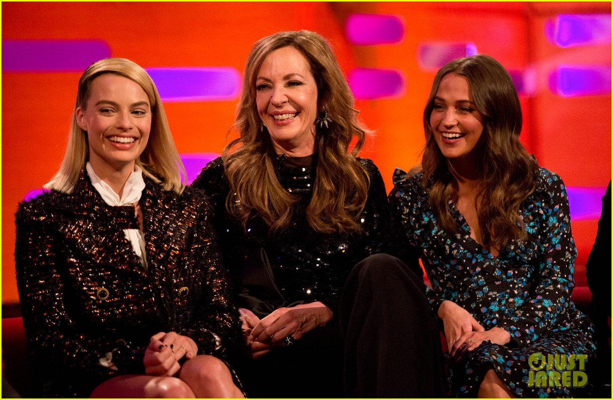 Allison Janney Demonstrates Meryl Streep's Secret Kissing Technique on