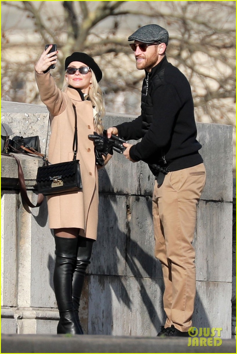 Julianne Hough & Brooks Laich Go On Romantic Paris Vacation Photo