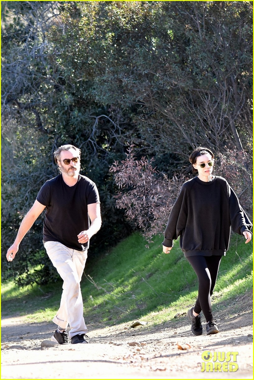 Rooney Mara & Boyfriend Joaquin Phoenix Go Hiking in LA: Photo 4026373