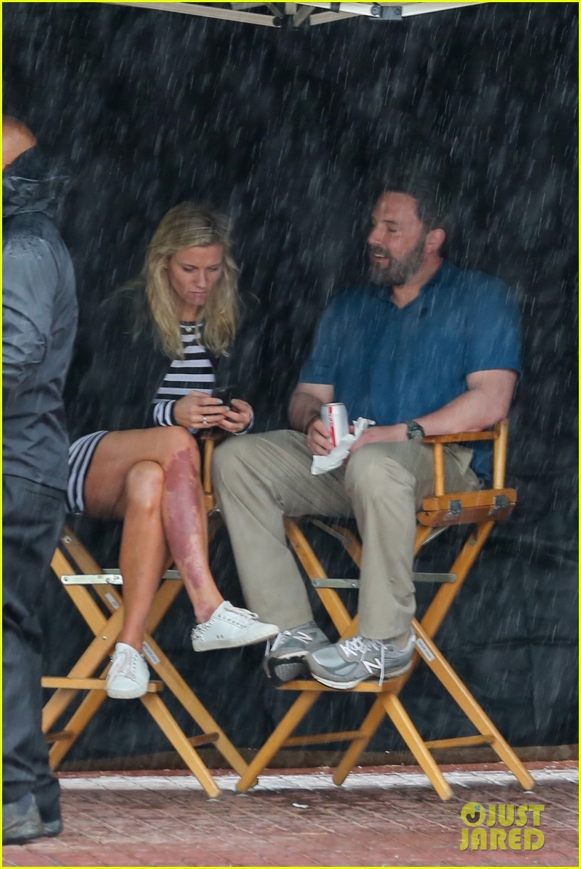 Ben Affleck's Girlfriend Lindsay Shookus Visits Him in Hawaii Photo