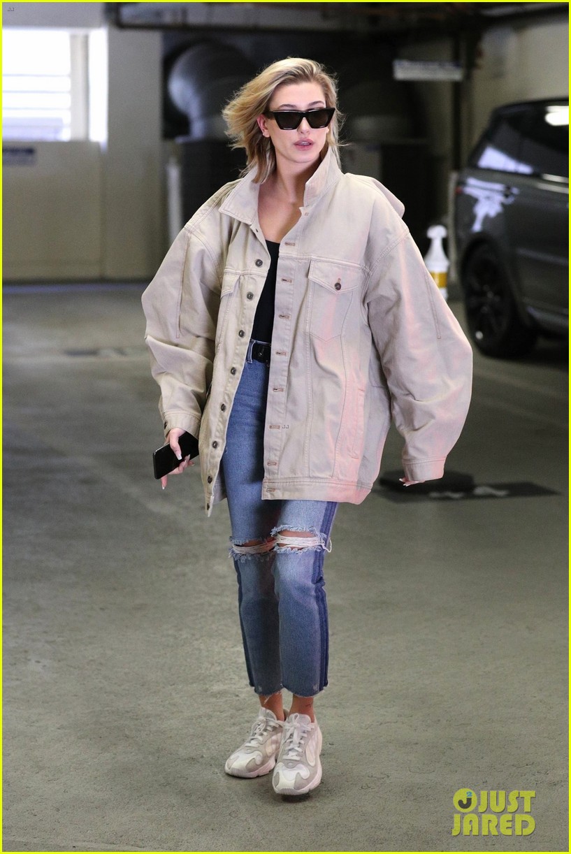 presentation Rainy carefully Hailey Baldwin Shows Off Her Post-Oscars Street Style in Oversized Jacket:  Photo 4046366 | Hailey Baldwin Pictures | Just Jared