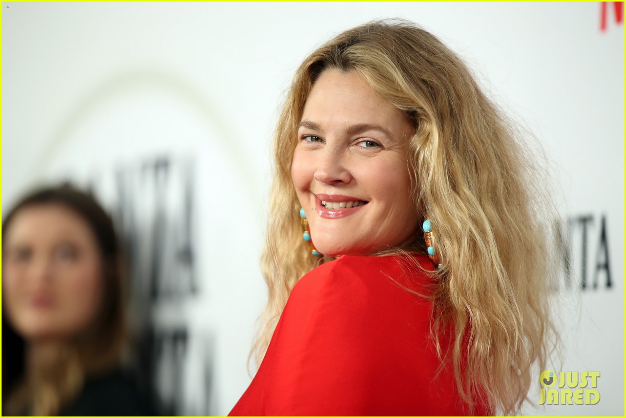 Drew Barrymore Carries 'I Love Jake Gyllenhaal' Sign to Her Premiere