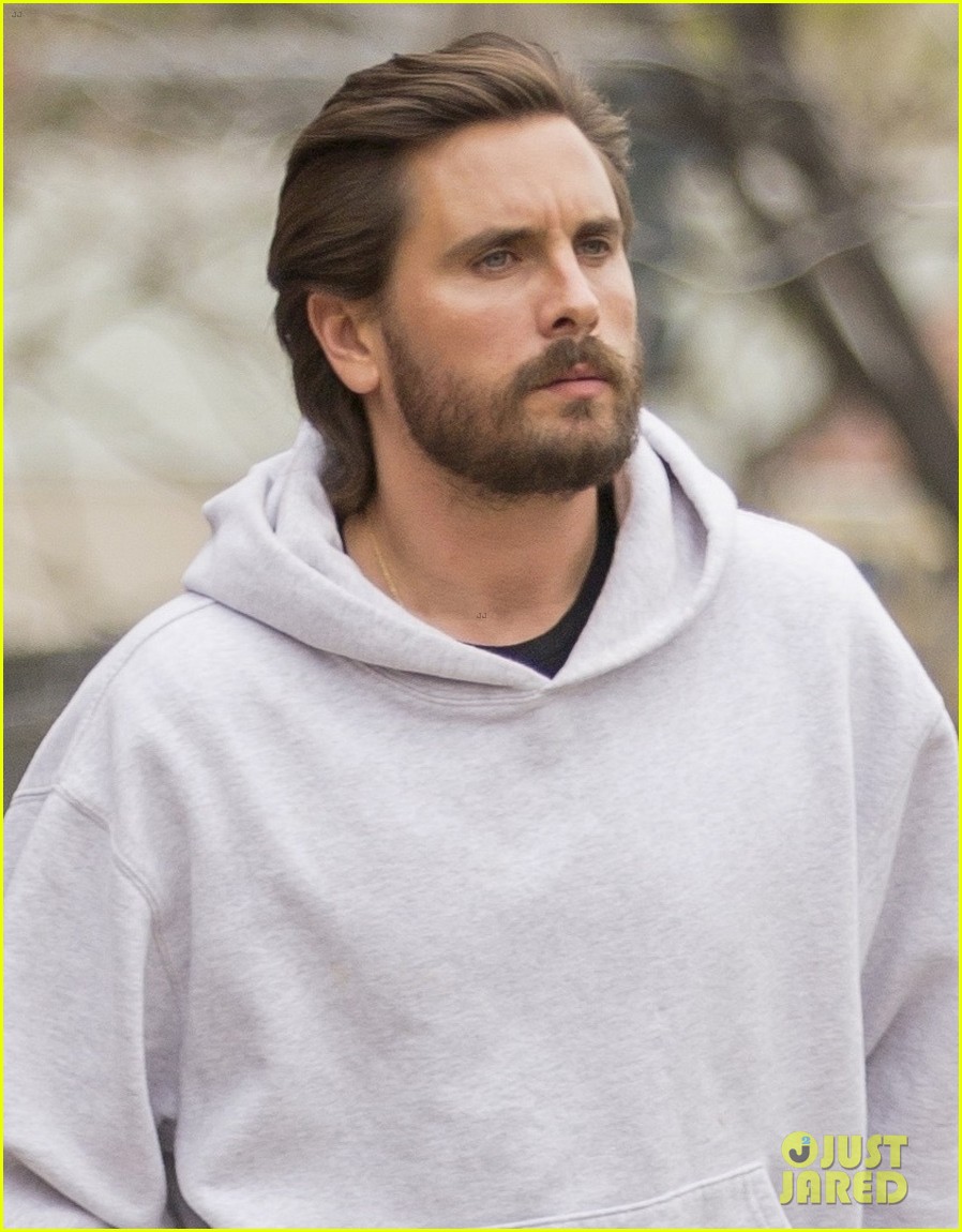 Photo kourtney kardashian scott disick reunite to film kuwtk 08