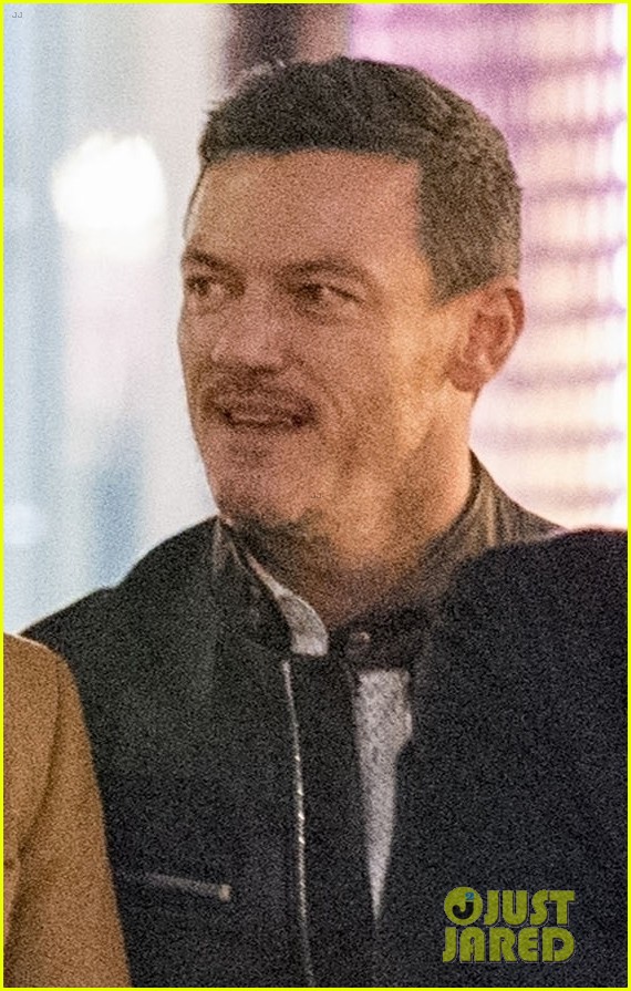 Photo luke evans looks handsome in leather while out in london 02