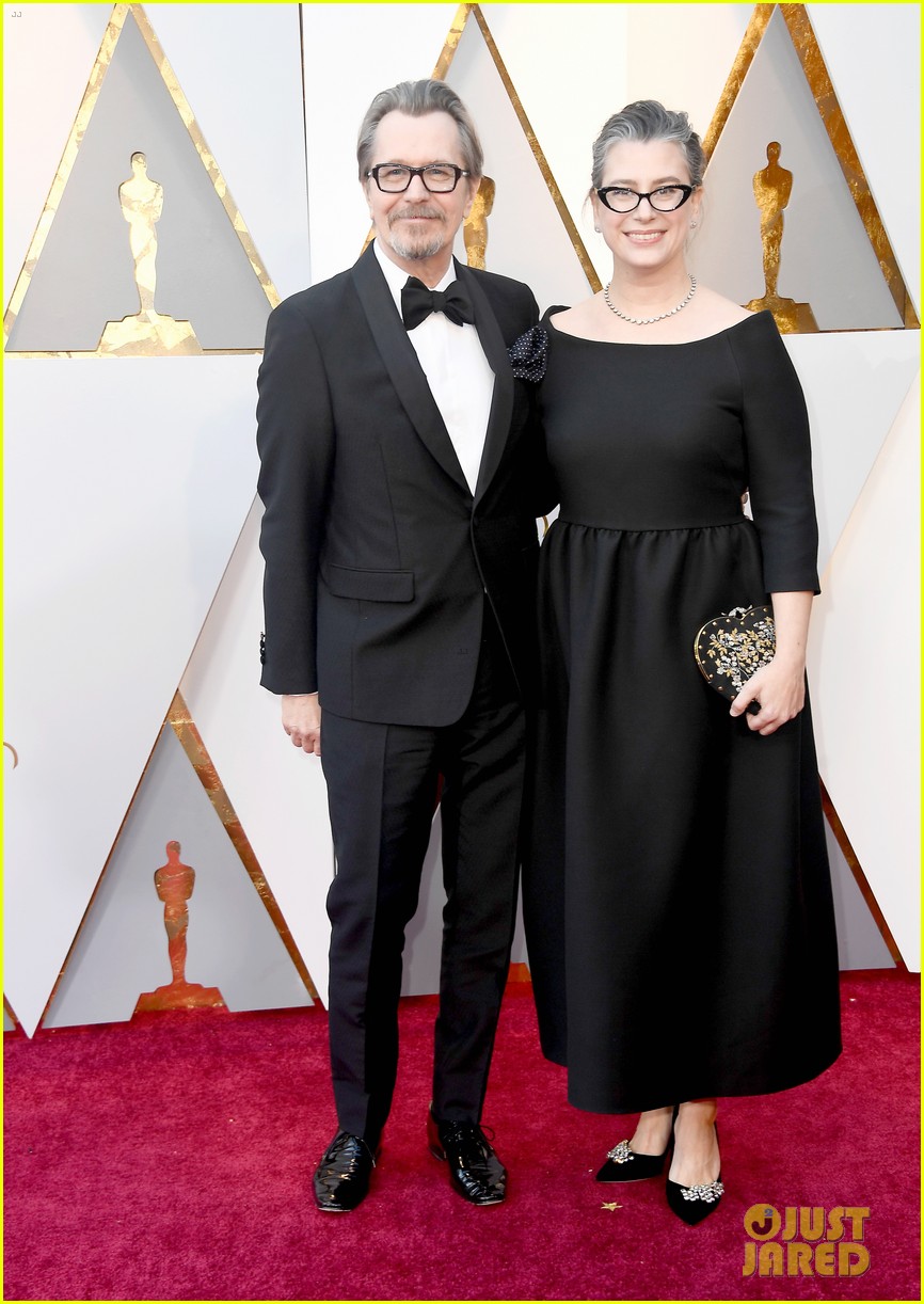 Nominee Gary Oldman Wife Gisele Schmidt Hit The Red Carpet At Oscars 18 Photo 18 Oscars Gary Oldman Gisele Schmidt Oscars Pictures Just Jared