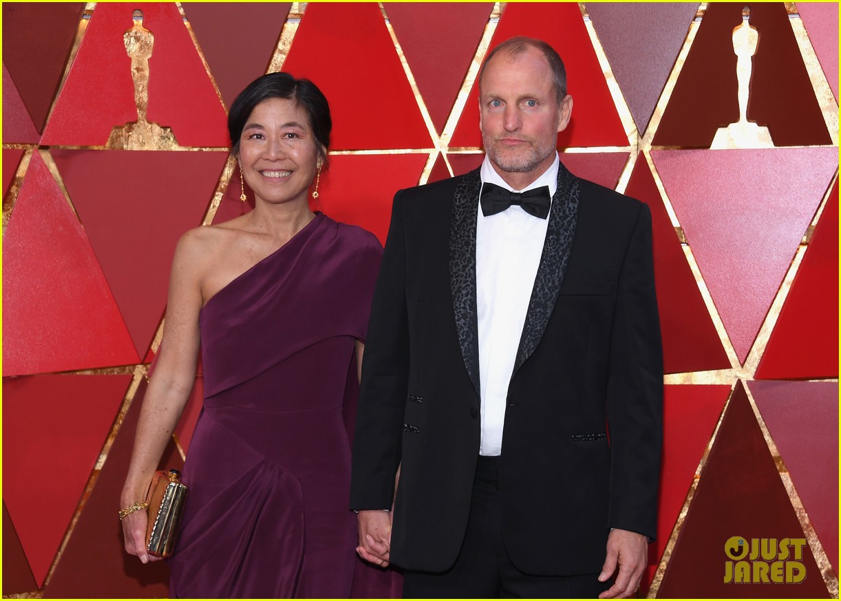 Woody Harrelson Shares a Hug With Best Supporting Actor Winner Sam Rockwell at Oscars 2018