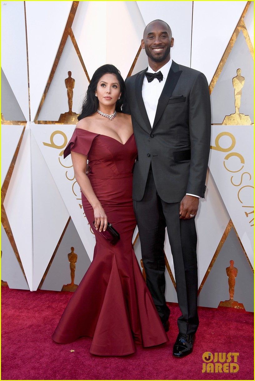 Nominee Kobe Bryant Poses With Wife Vanessa on the Red Carpet at Oscars