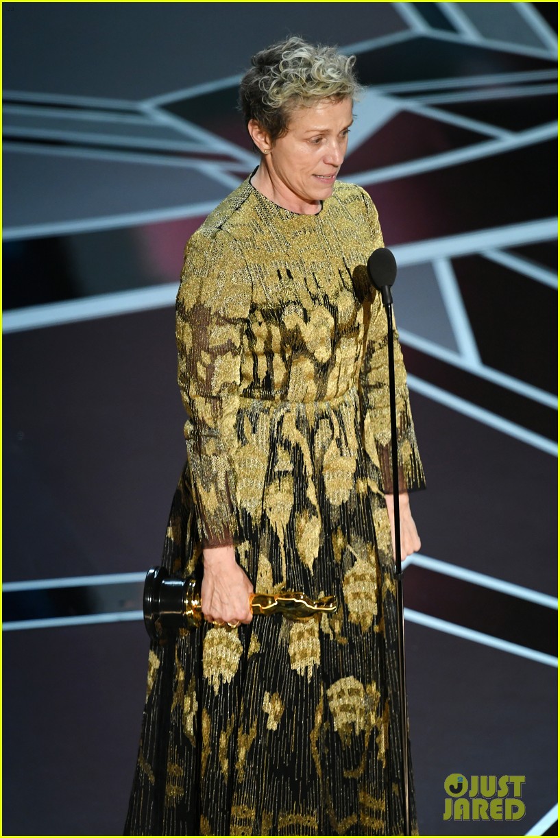 Frances McDormand Wins Best Actress at Oscars 2018, Recognizes All(01)