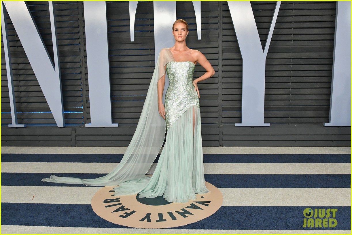 Rosie HuntingtonWhiteley Looks So Elegant for Oscars 2018 After Party