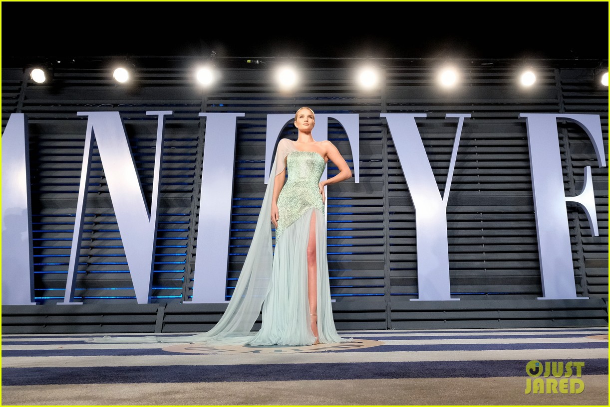 Rosie HuntingtonWhiteley Looks So Elegant for Oscars 2018 After Party