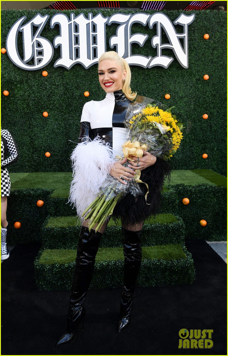 Gwen Stefani Gets Warm After Announcing Las Vegas Residency(02)