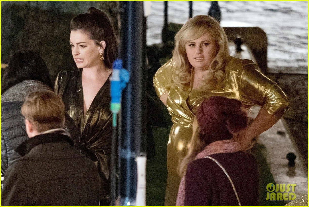 Photo anne hathaway rebel wilson film hustle 08 Photo 4064100 Just