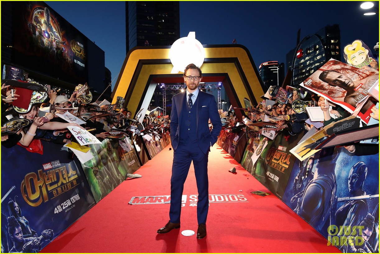 Photo tom hiddleston benedict cumberbatch tom holland premiere