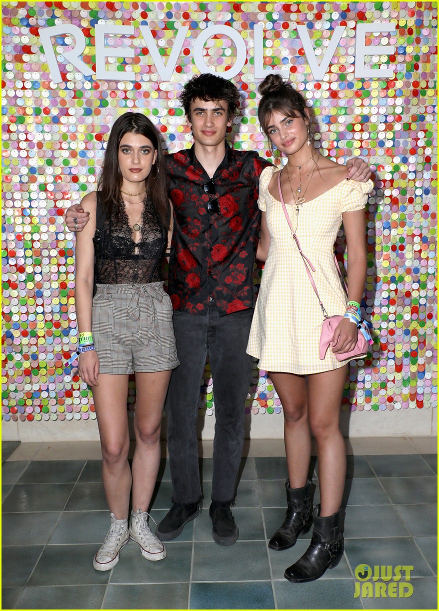 Photo: kendall jenner emily ratajkowski nicole richie revolve coachella