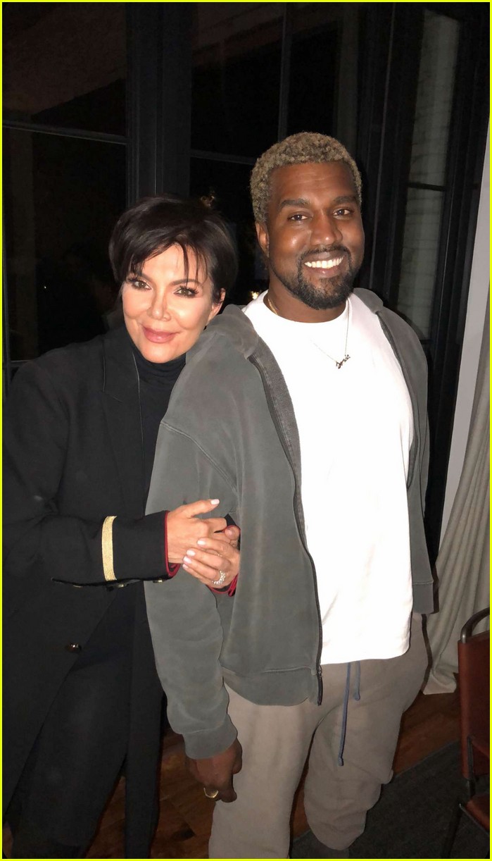 Photo: kourtney kardashian birthday kris jenner 01 | Photo 4067956