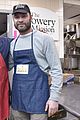 liev schreiber sons volunteer at bowery mission in nyc 03