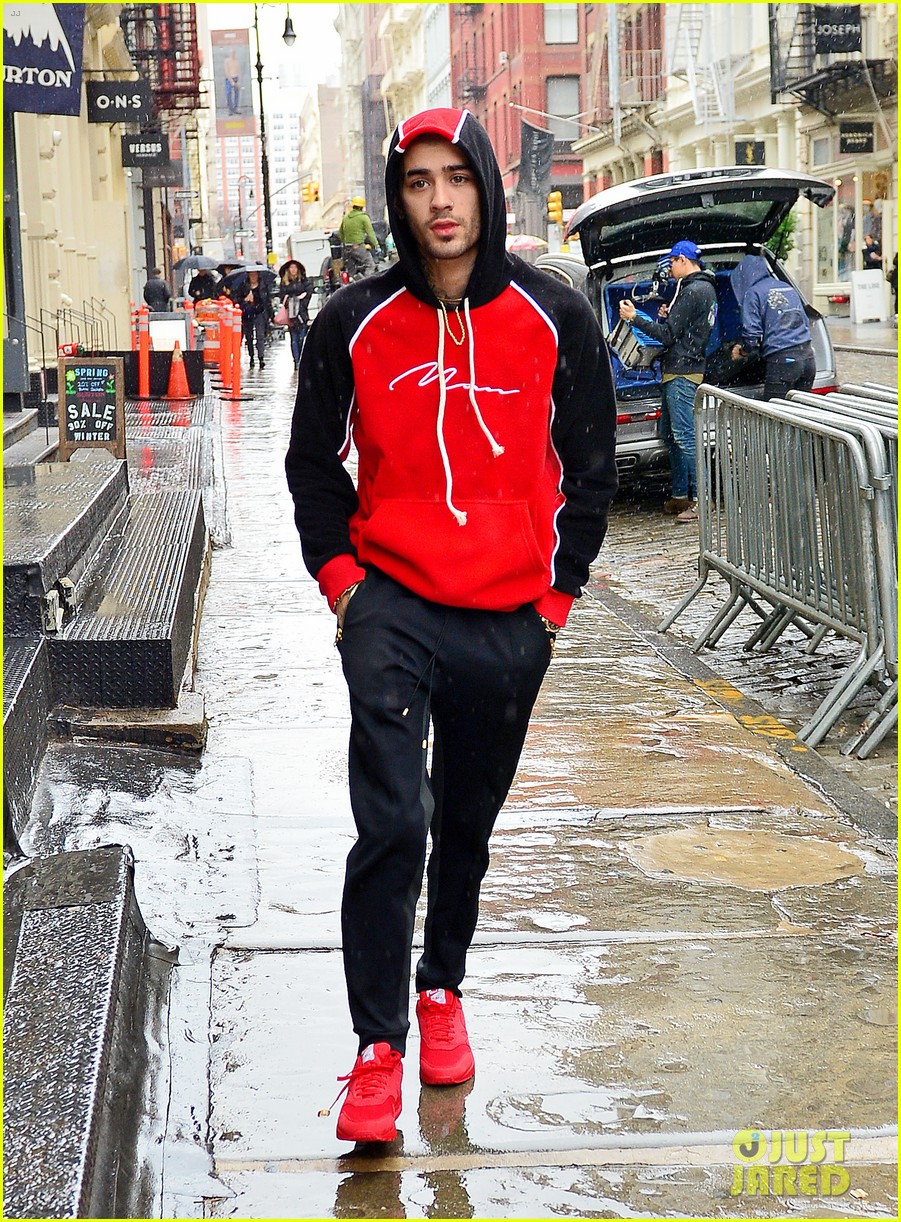 Zayn Malik Leaves Gigi Hadid's Apartment in Same Clothes as Day Before
