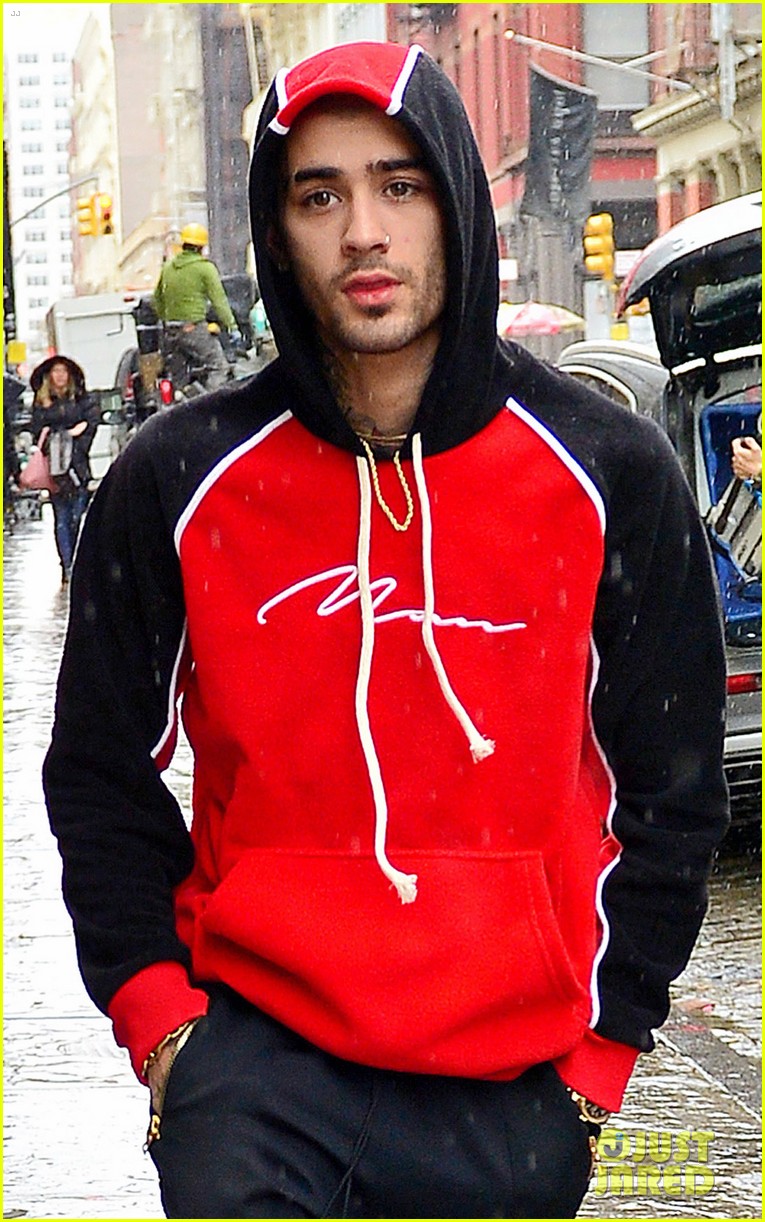Zayn Malik Leaves Gigi Hadid's Apartment in Same Clothes as Day Before