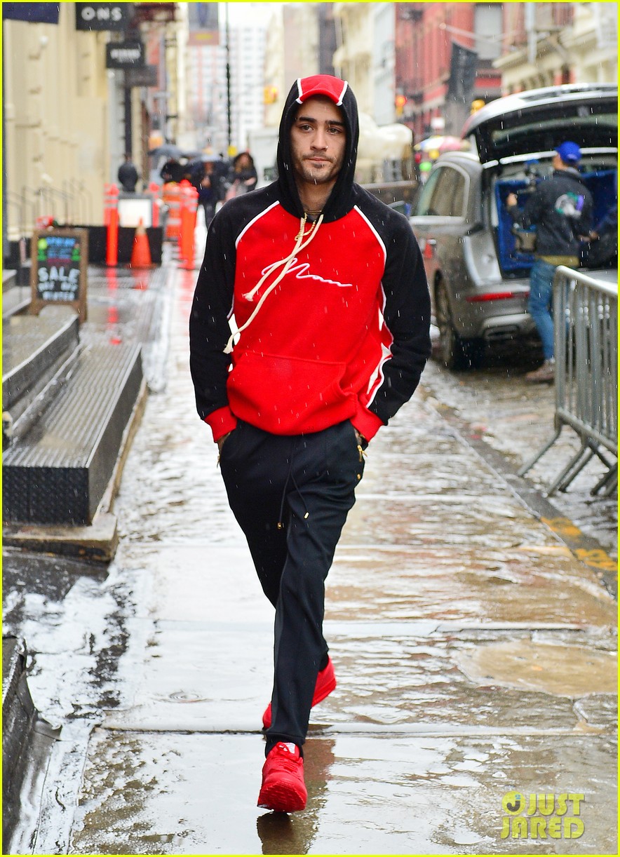 Zayn Malik Leaves Gigi Hadid's Apartment in Same Clothes as Day Before