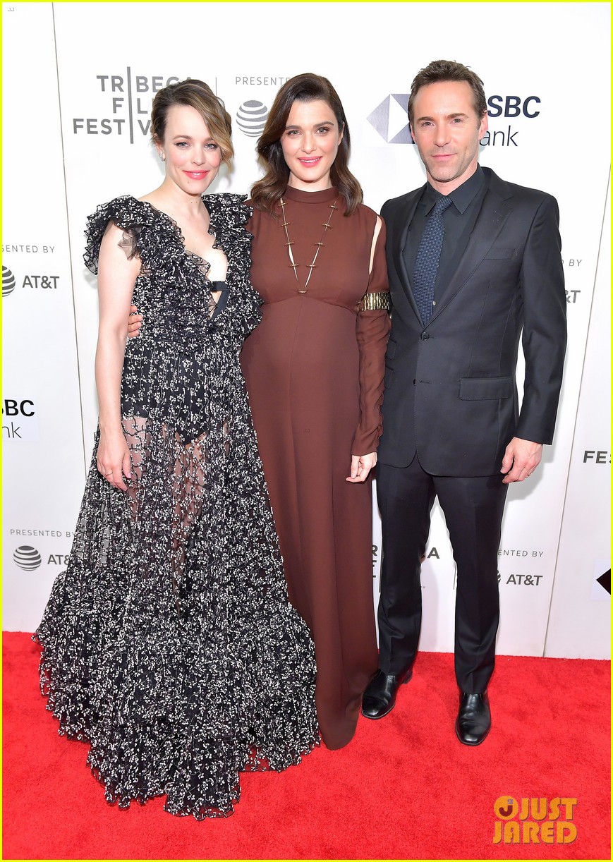 Rachel McAdams Walks First Red Carpet After Giving Birth! Photo