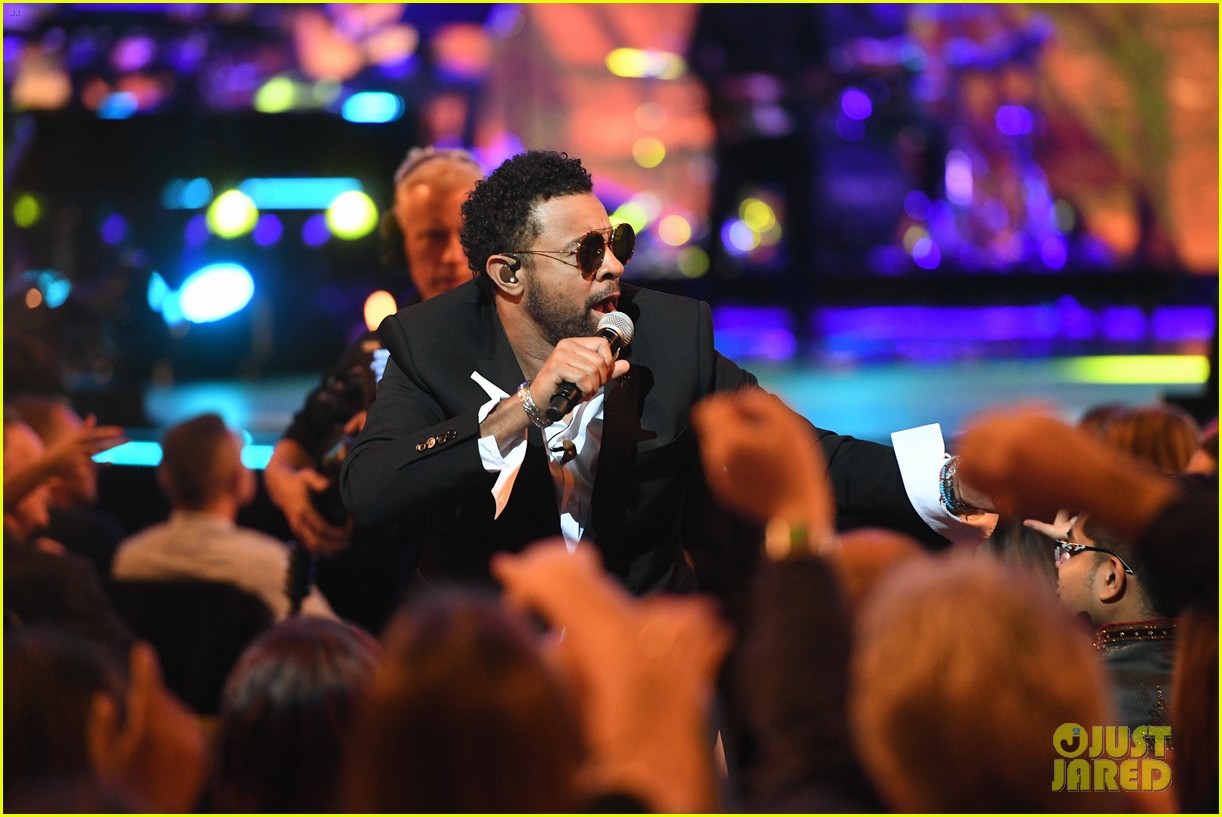 Shawn Mendes & Kylie Minogue Perform at Queen Elizabeth's Birthday