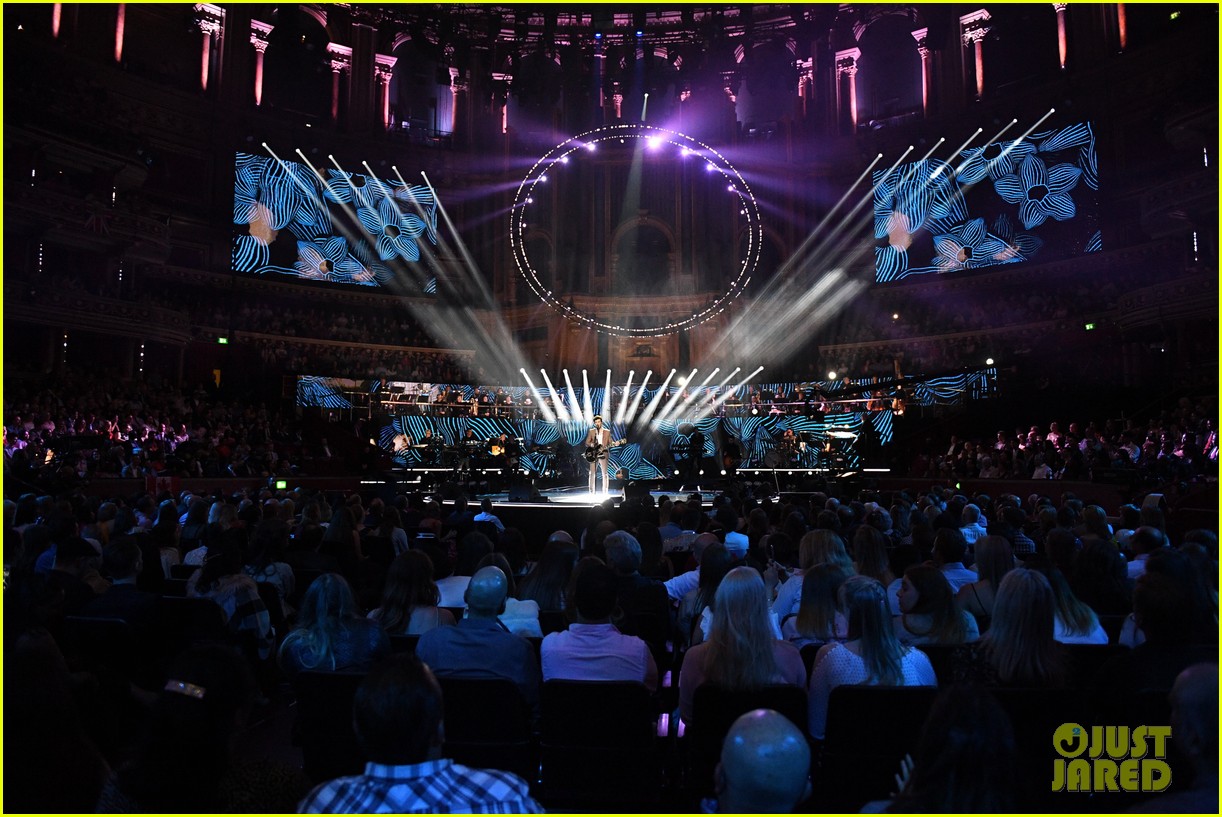 Shawn Mendes & Kylie Minogue Perform at Queen Elizabeth's Birthday