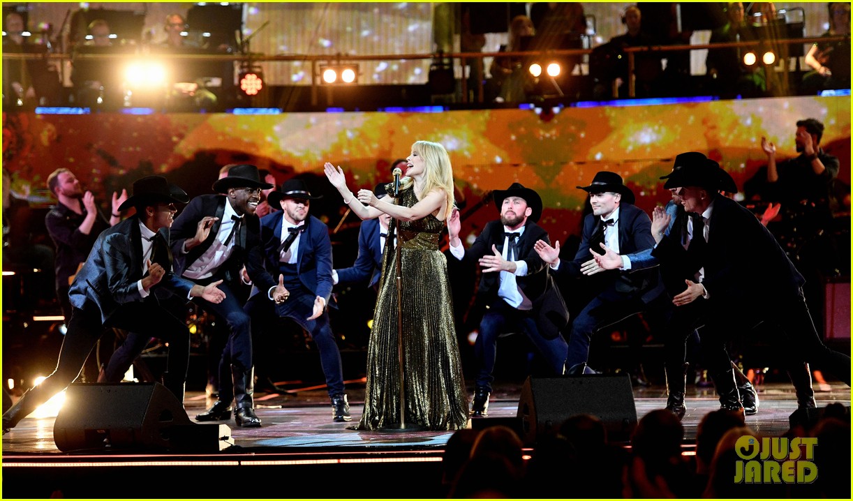 Photo shawn mendes kylie minogue perform at queen elizabeth birthday