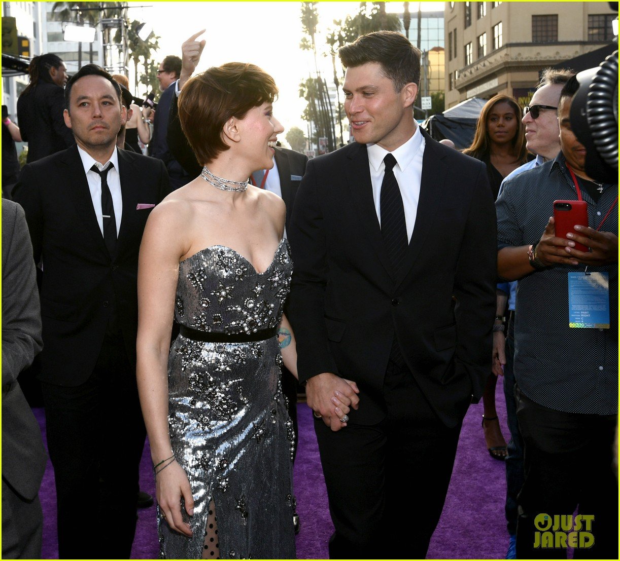 Scarlett Johansson & Colin Jost Make Red Carpet Debut at 'Avengers