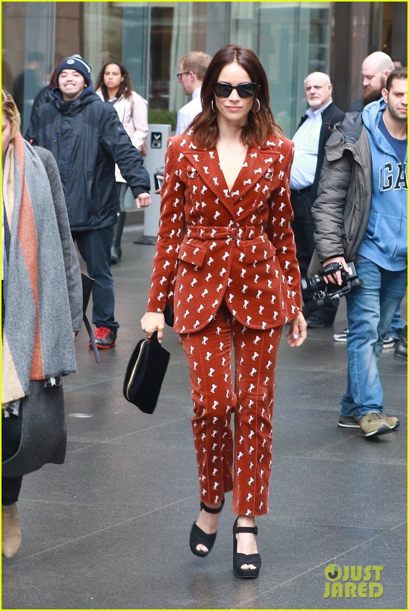 Abigail Spencer Shows Off Her Best Soap Opera Reaction Face on 'The