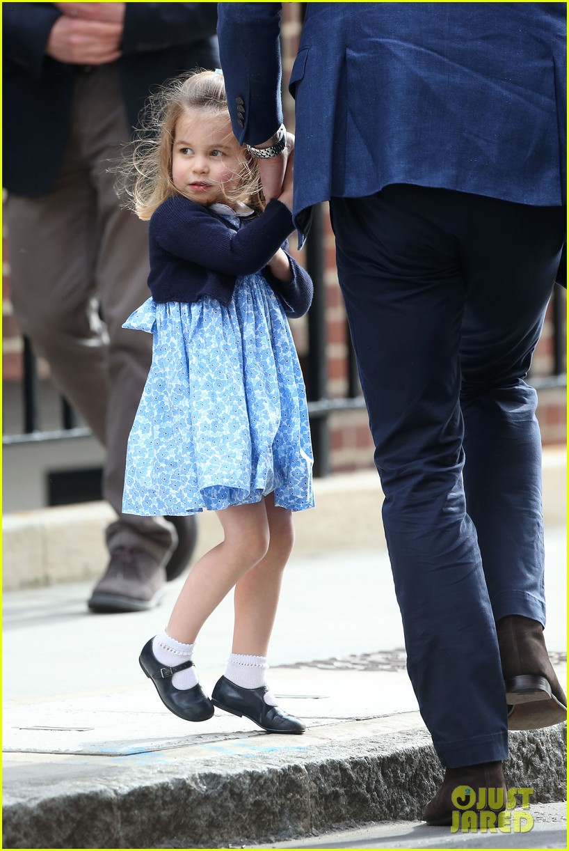 Prince & Princess Charlotte Arrive to Meet Their New Baby