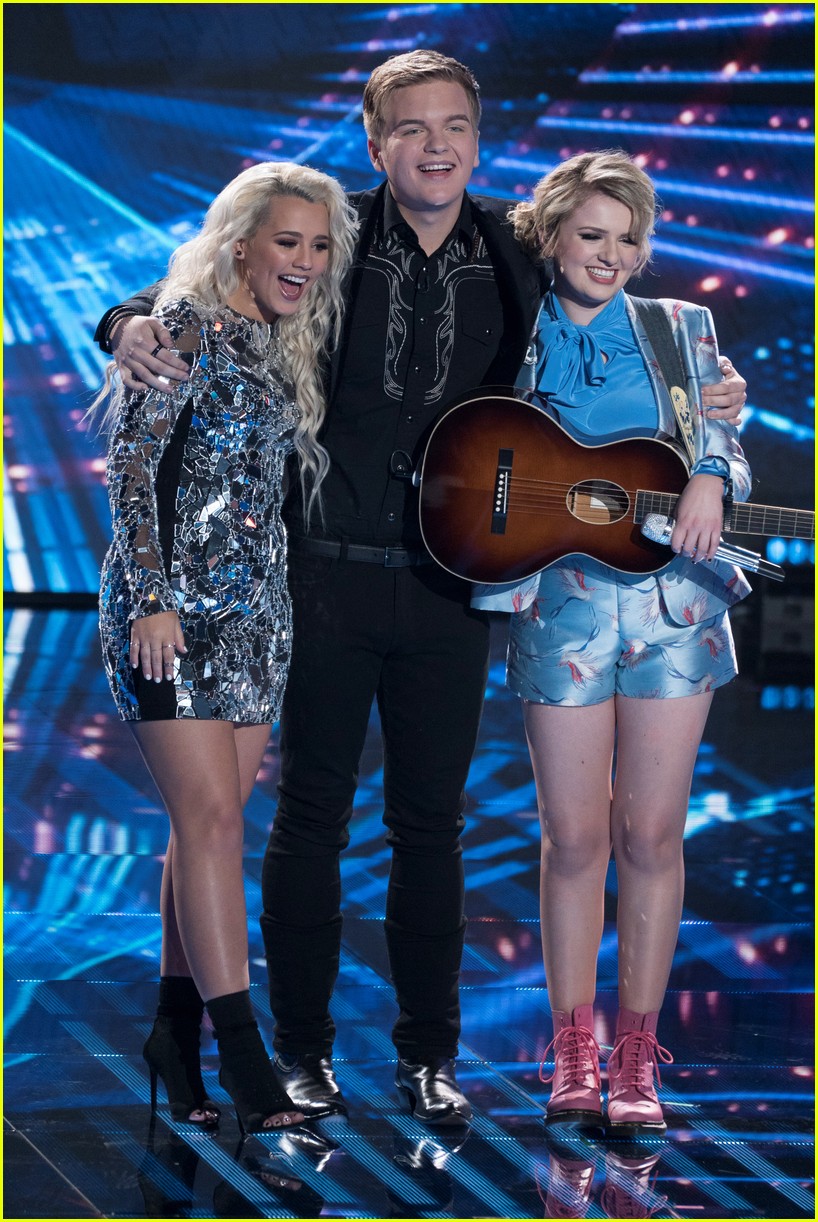 American Idol's Top 2 Caleb Lee Hutchinson & Maddie Poppe Are Dating!:  Photo 4088593 | American Idol, Caleb Lee Hutchinson, Maddie Poppe Photos |  Just Jared: Entertainment News