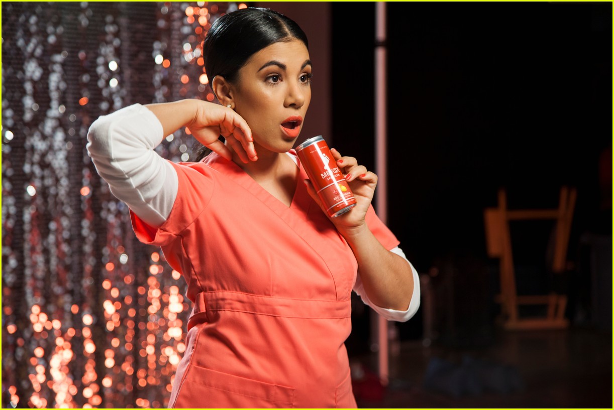 Elizabeth Banks, Cecily Strong & More Star in 'Crushin' It' Music Video